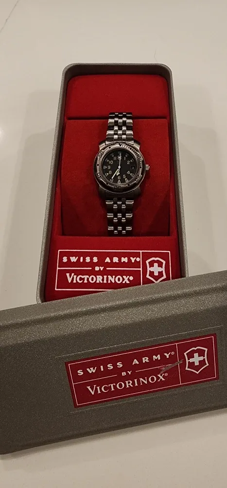 Vintage Victorinox Swiss Army Women’s Watch – NEW Old Stock image indicator(3)