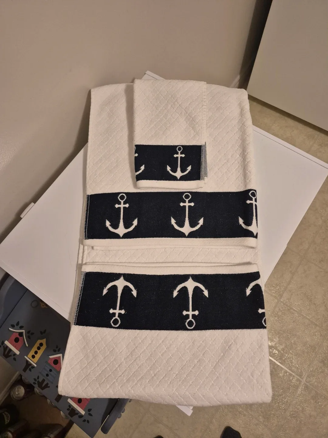 Anchor Towel Set - White & Navy Blue image indicator(4)