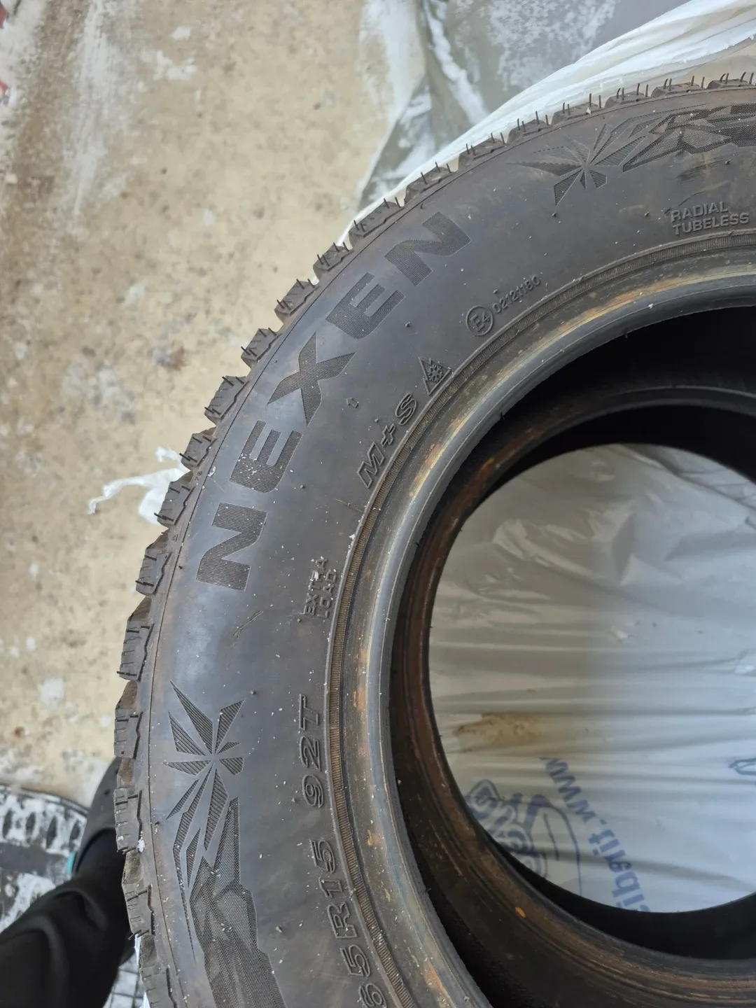 Nexen 185/65R15 Winter Tires image indicator(5)