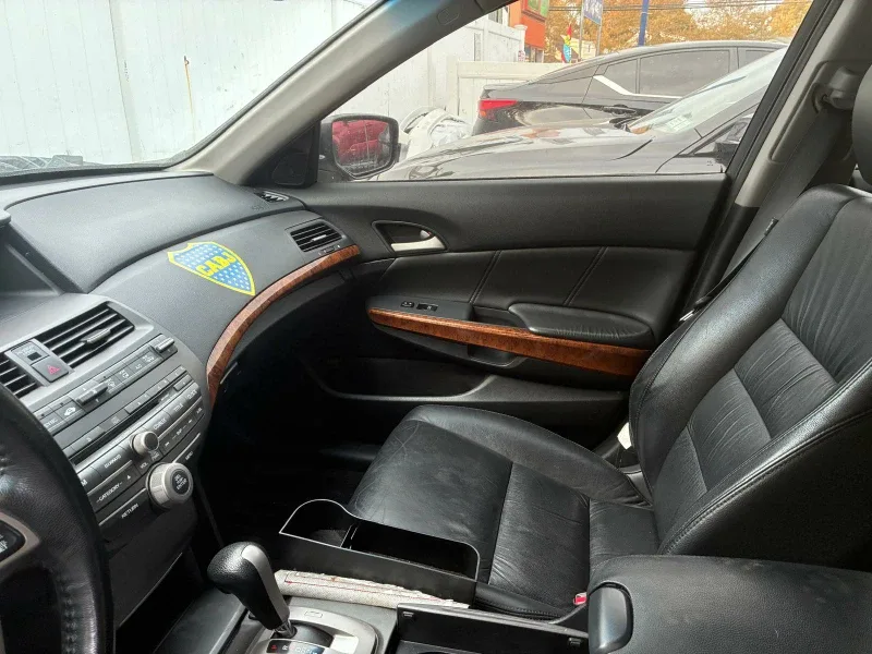 Honda Accord Silver Sedan - 114358 Miles image indicator(9)