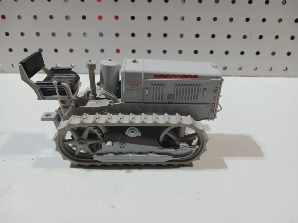 Caterpillar 2 Ton Scale Model Tractor