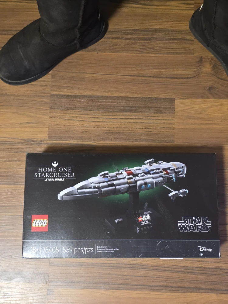 LEGO Star Wars Home One Starcruiser - New!