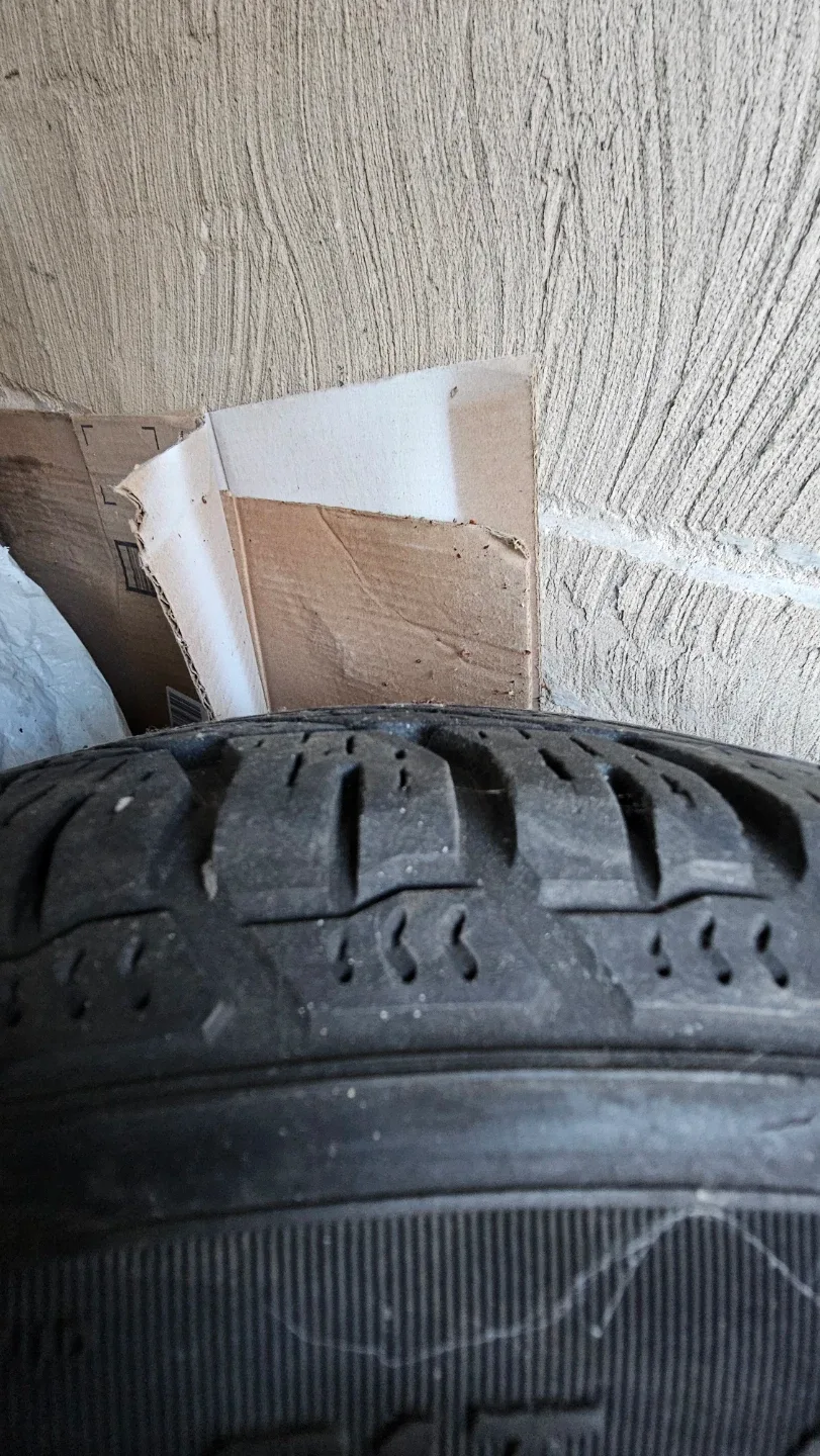 4 Goodyear Ultra Grip/Pirelli Ice Zero Winter Tires P195/65 R15 image indicator(8)