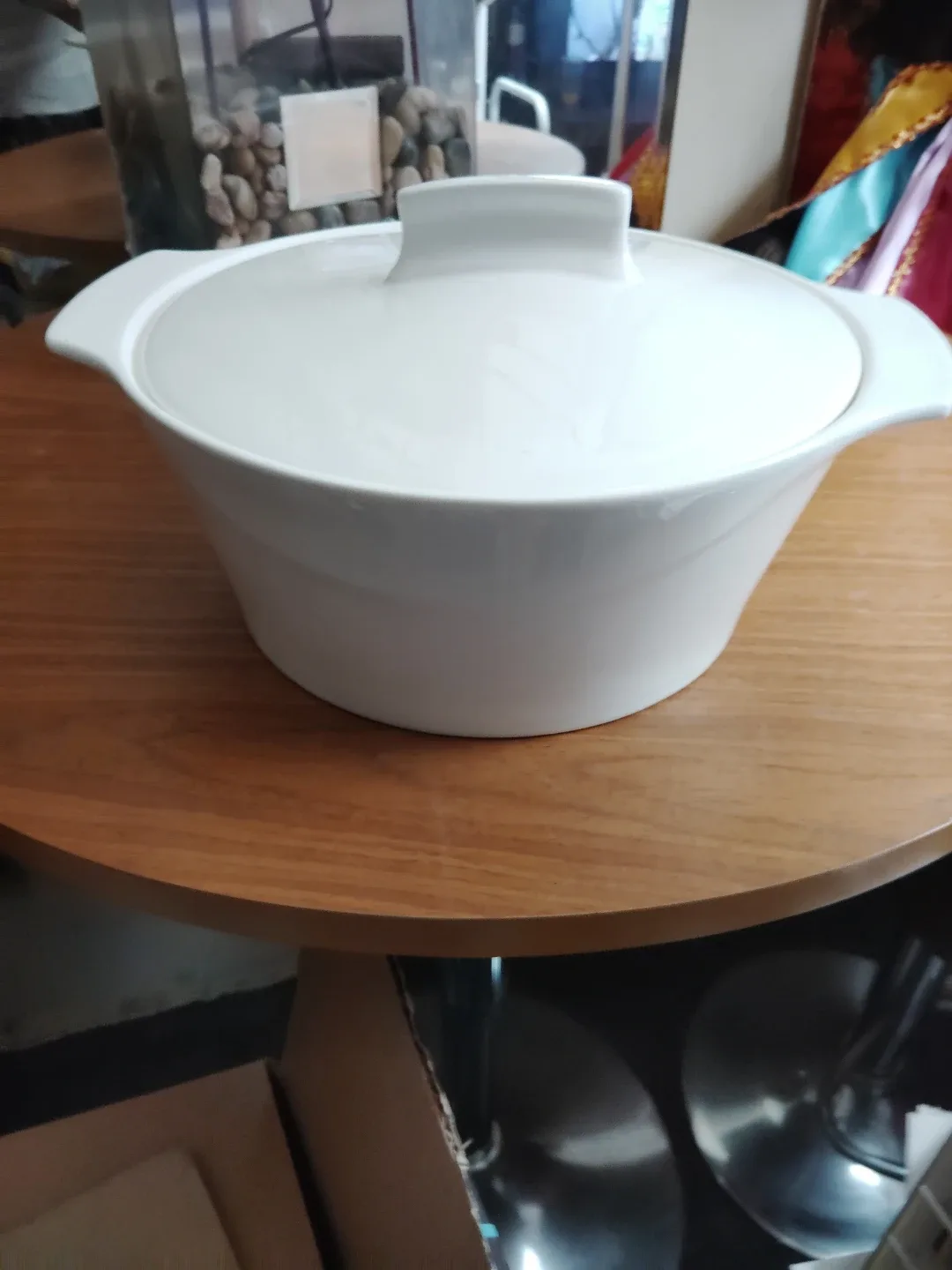 White Ceramic Casserole Dish with Lid thumbnail