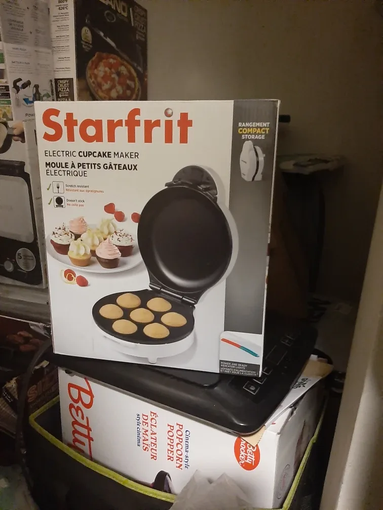 Starfrit Electric Cupcake Maker - Like New! image indicator(2)