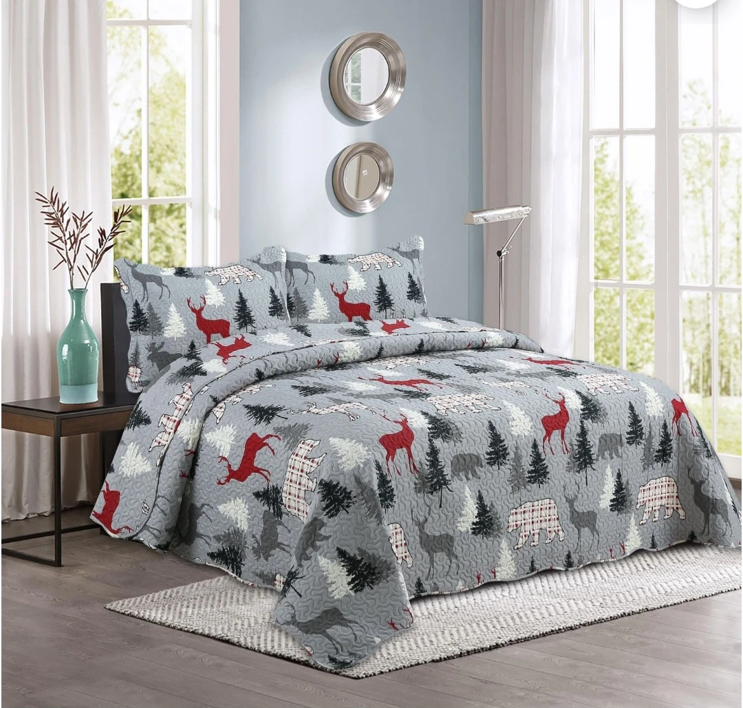 Quilt Set with Deer and Bear Pattern. new sealed in the package🎄