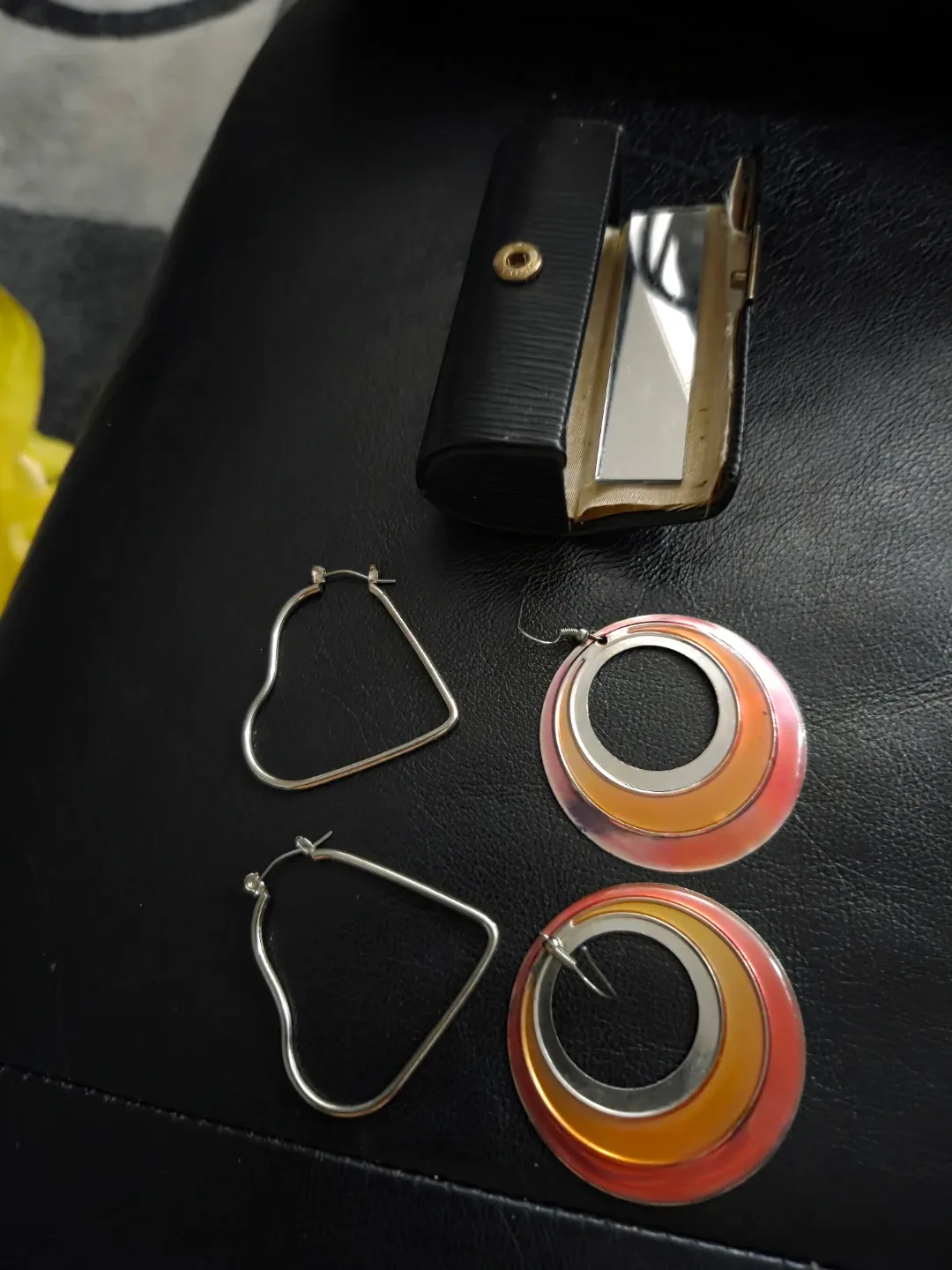 🤎#FREE Earrings and Compact Mirror Set