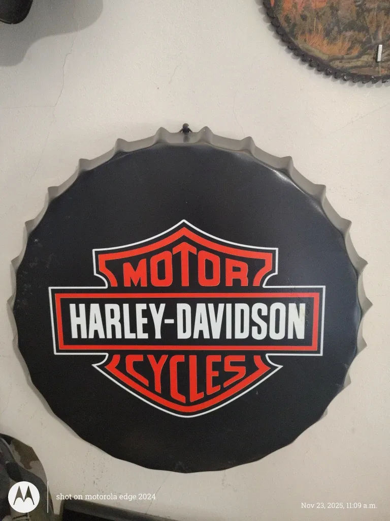 Harley-Davidson Bottle Cap Wall Decor image indicator(2)