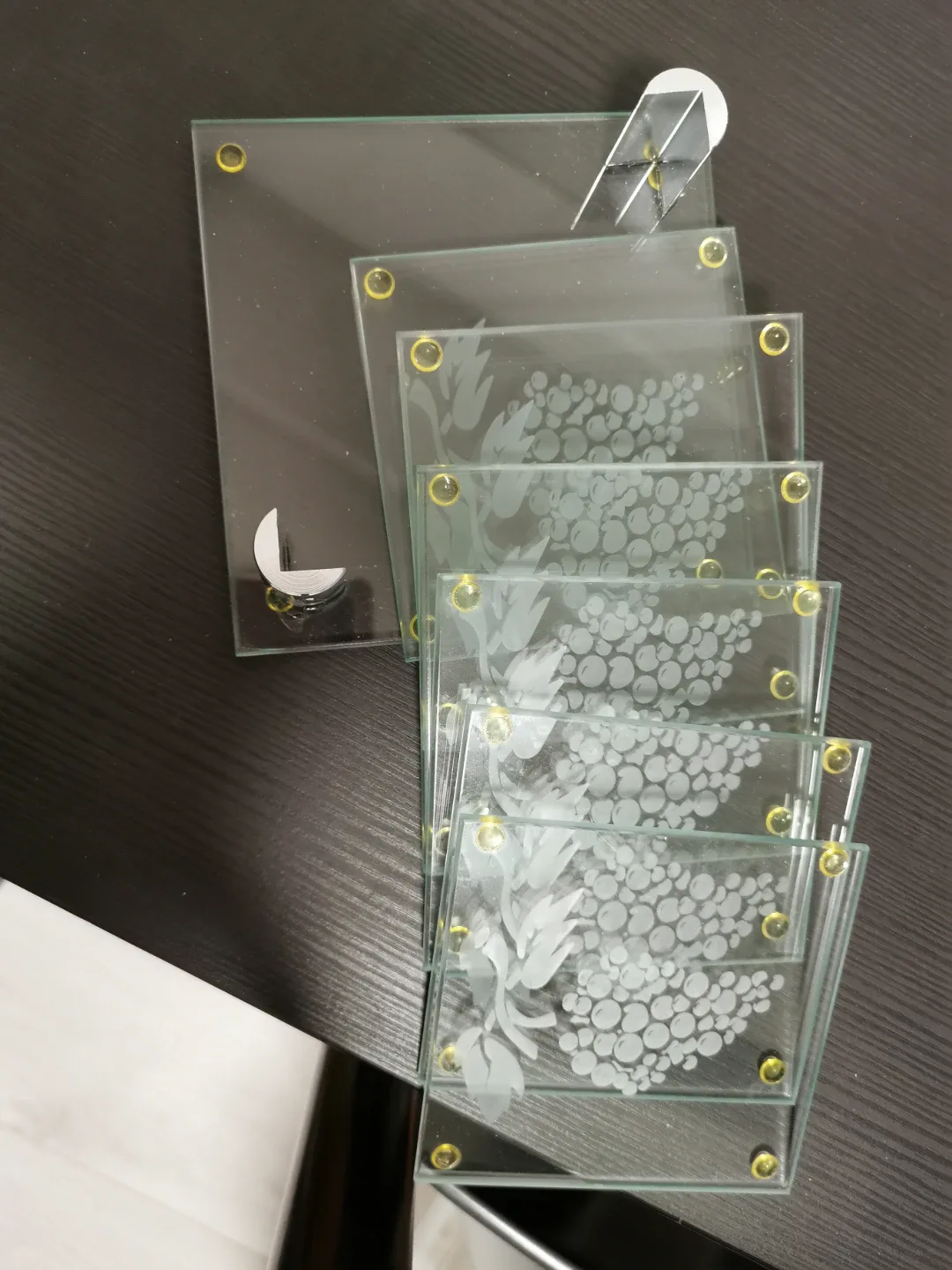 7 Piece Glass Coaster Set image indicator(4)