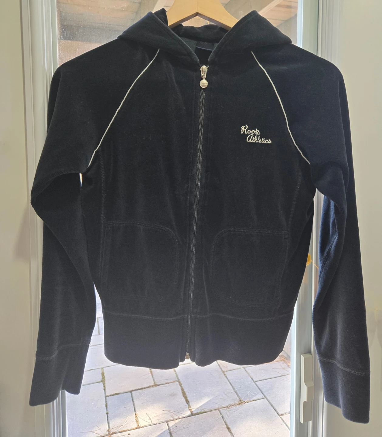 ROOTS vintage velour Hoodie, black, Size small