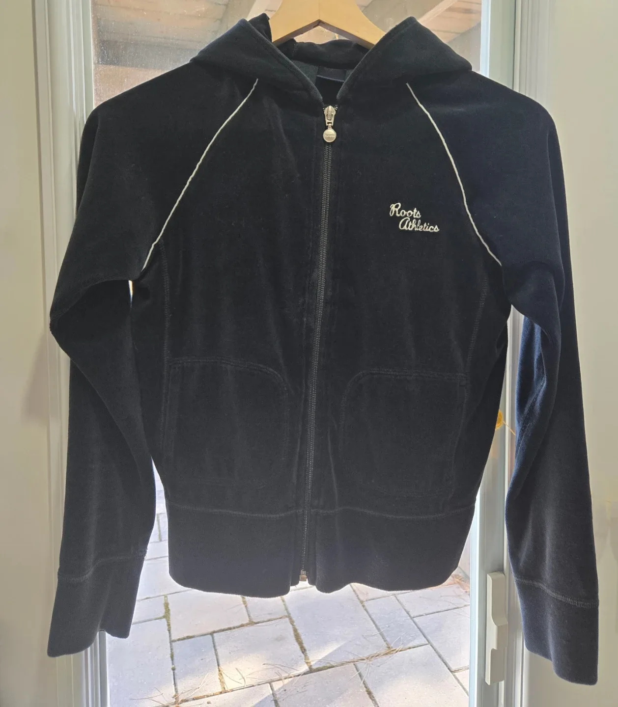 ROOTS vintage velour Hoodie, black, Size small thumbnail