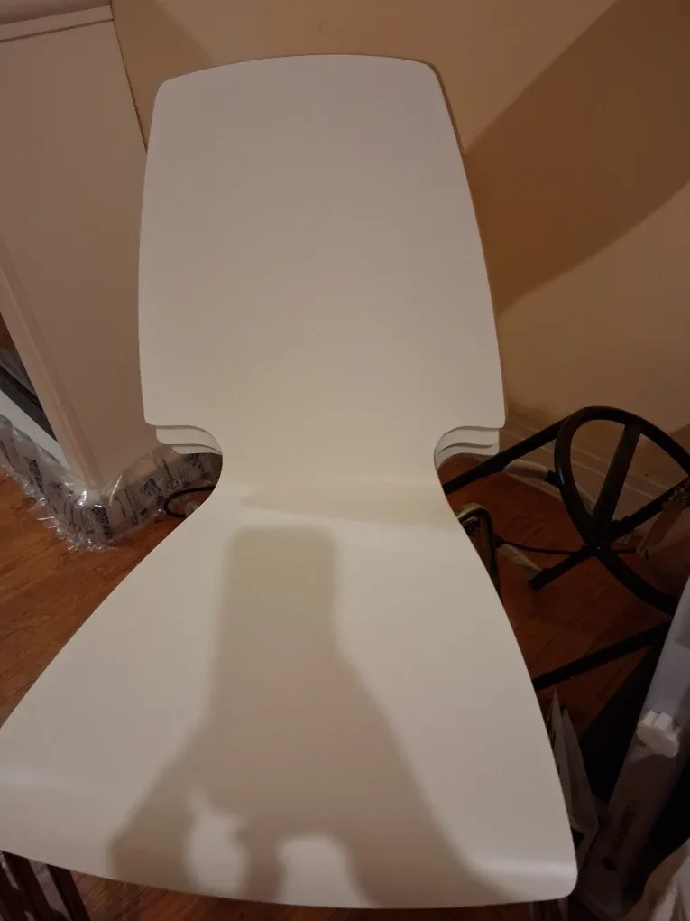 Set of 4 White Stacking Chairs image indicator(8)