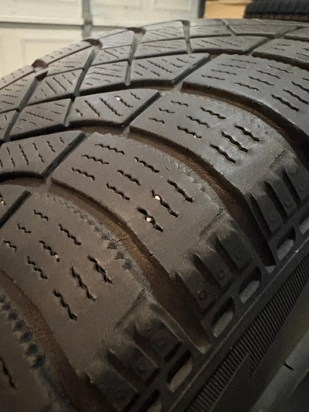 Pirelli Winter Tires on steel rims - Set of 4  205/55/16 image indicator(6)