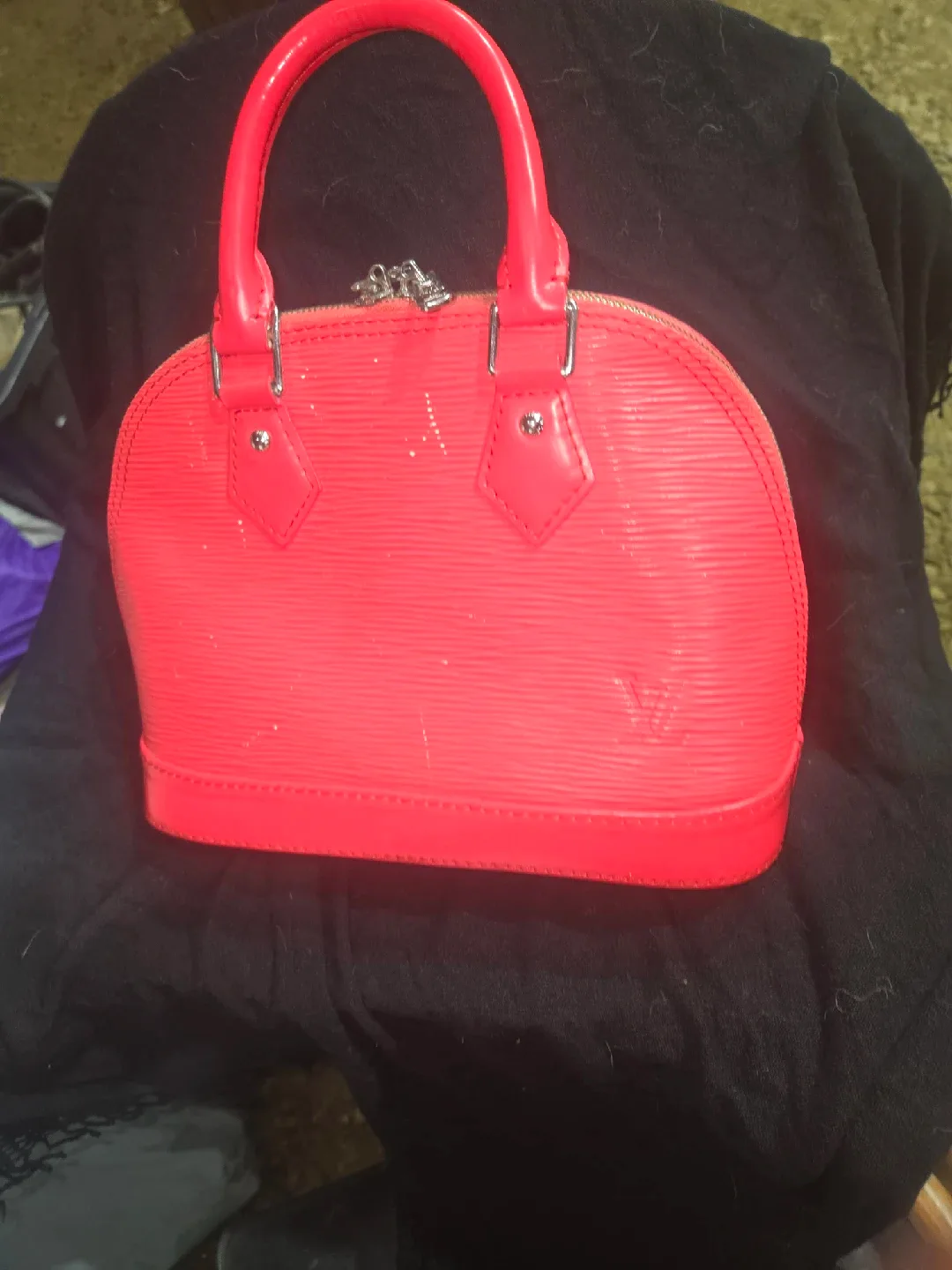 Louis Vuitton Alma BB Red Handbag image indicator(5)