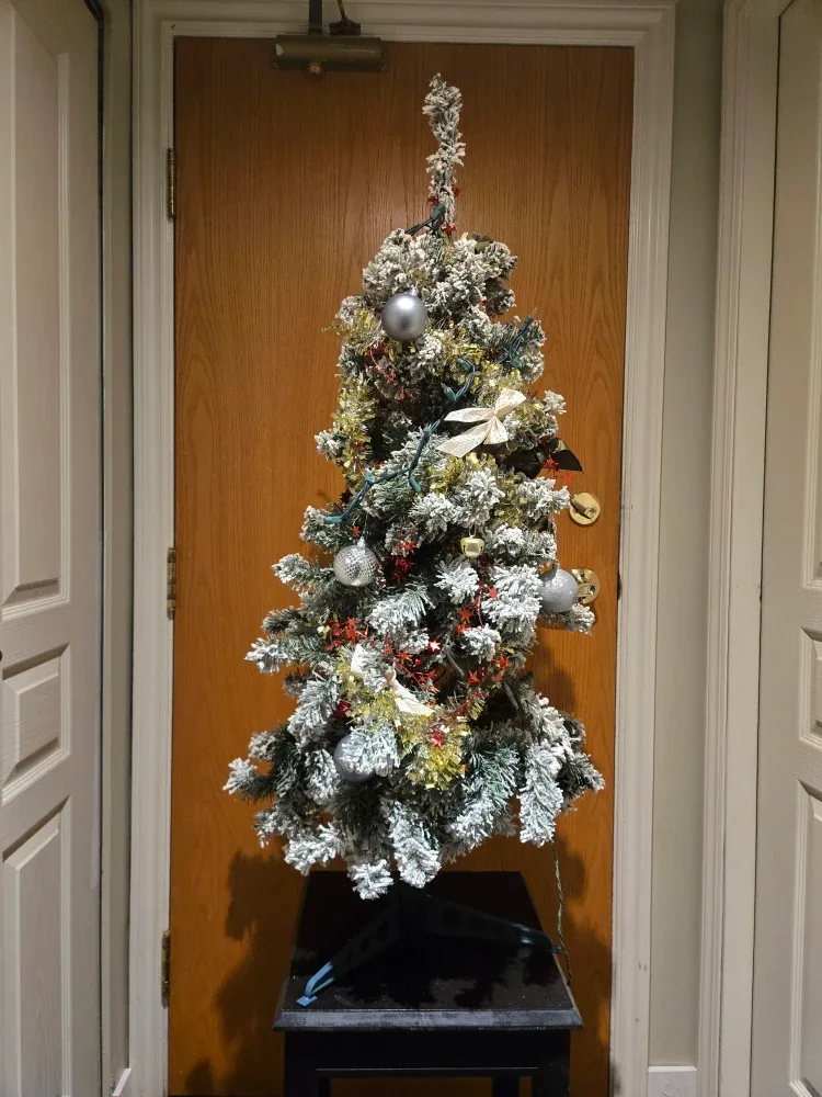 4 ft flocked Christmas Tree image indicator(2)