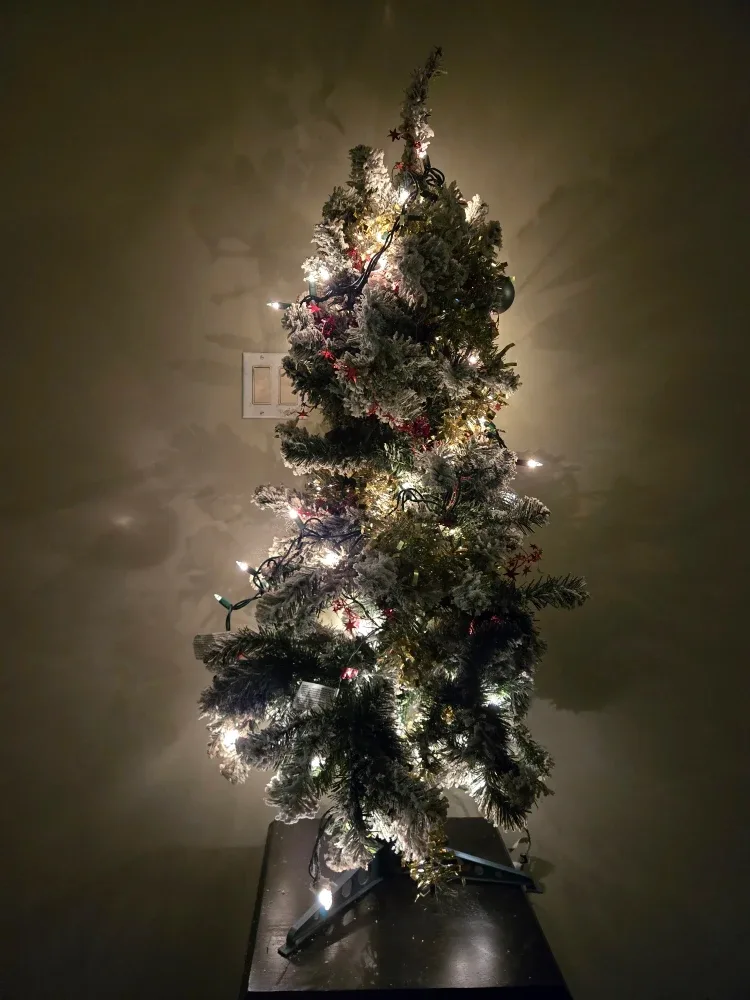 4 ft flocked Christmas Tree image indicator(3)