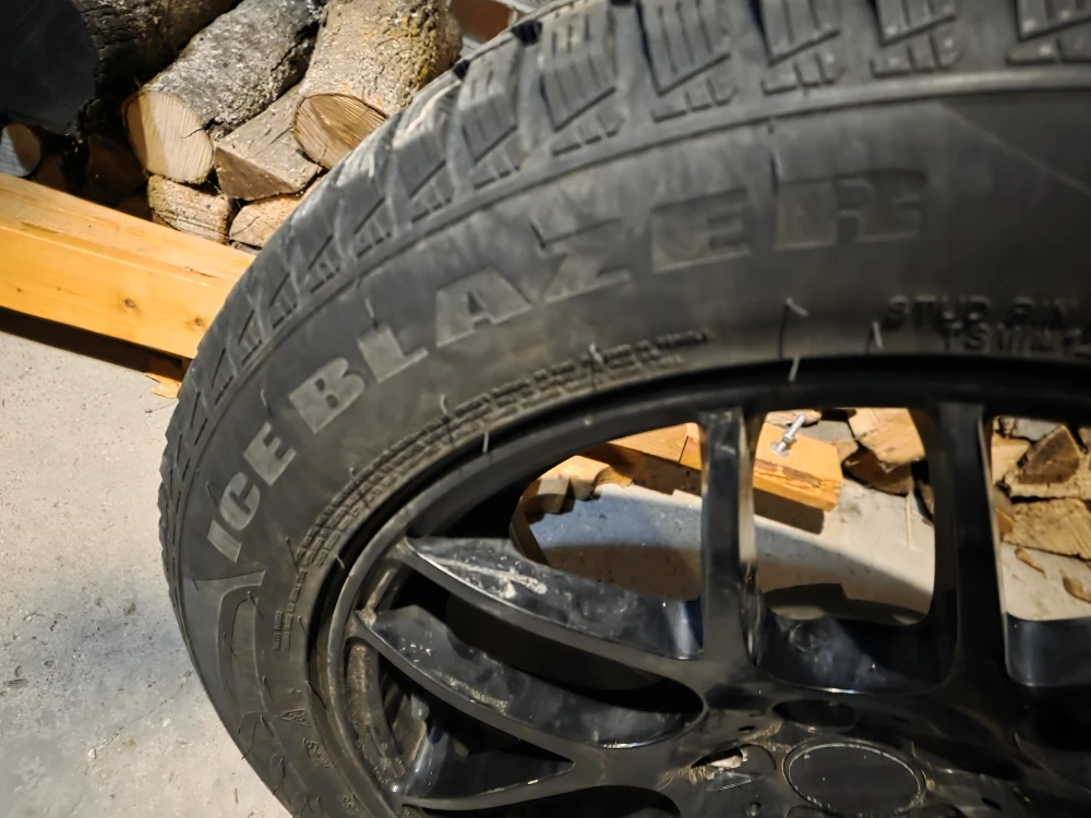 Winter Tires on Alloy Rims  - 255/50R19 - photo 4
