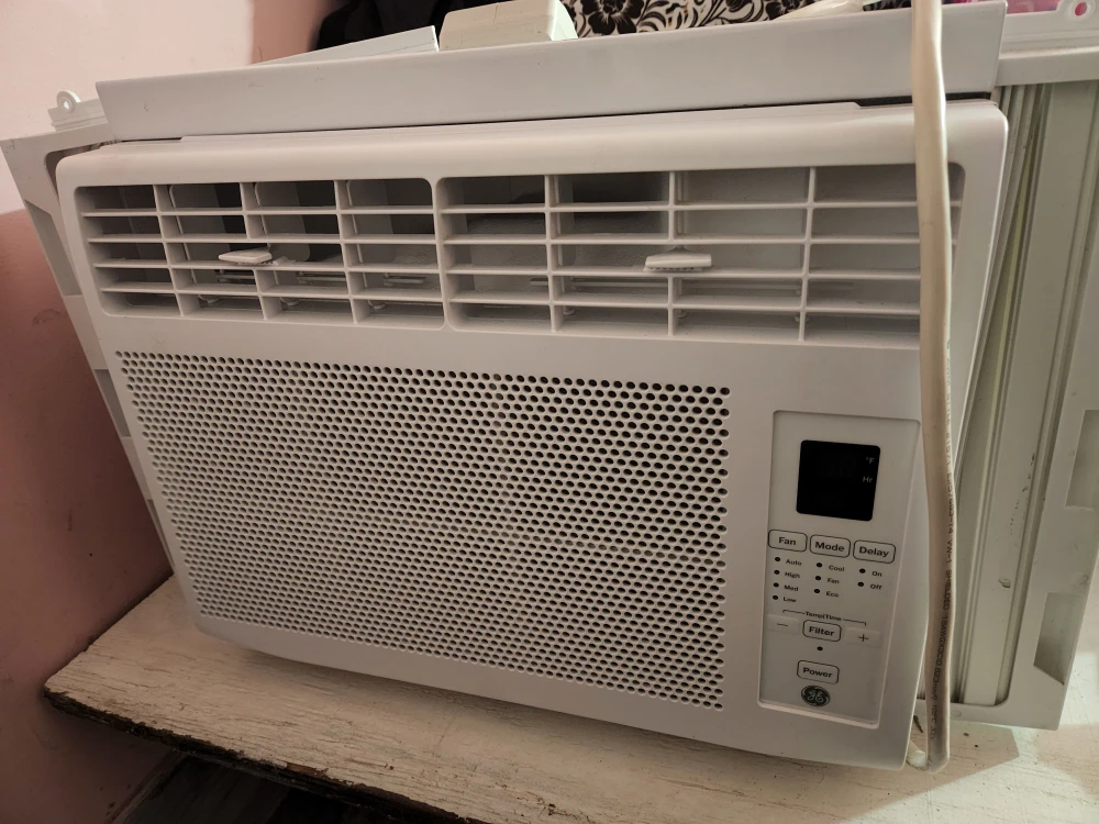 GE Window Air Conditioner 6,000 BTU - White