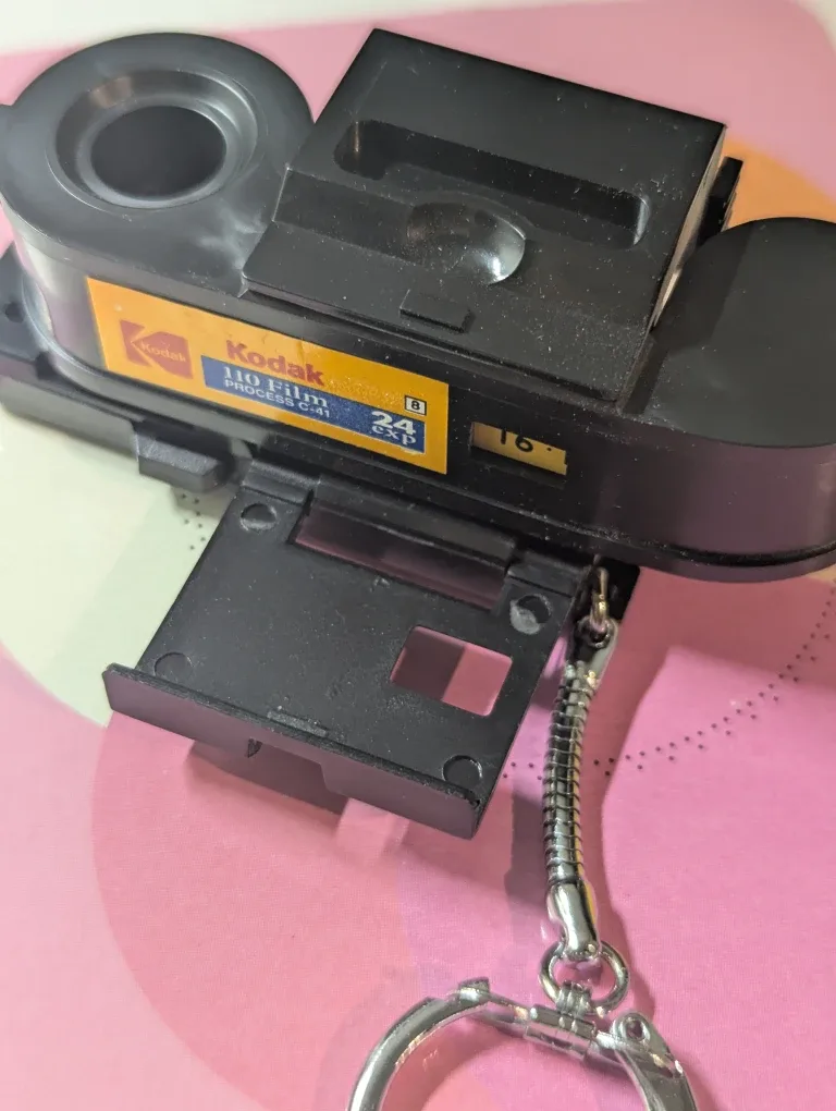 Kodak 110 film keychain camera and film rolls image indicator(4)