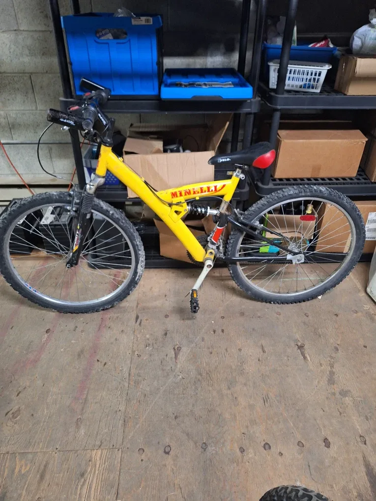 Minelli Yellow Mountain Bike thumbnail