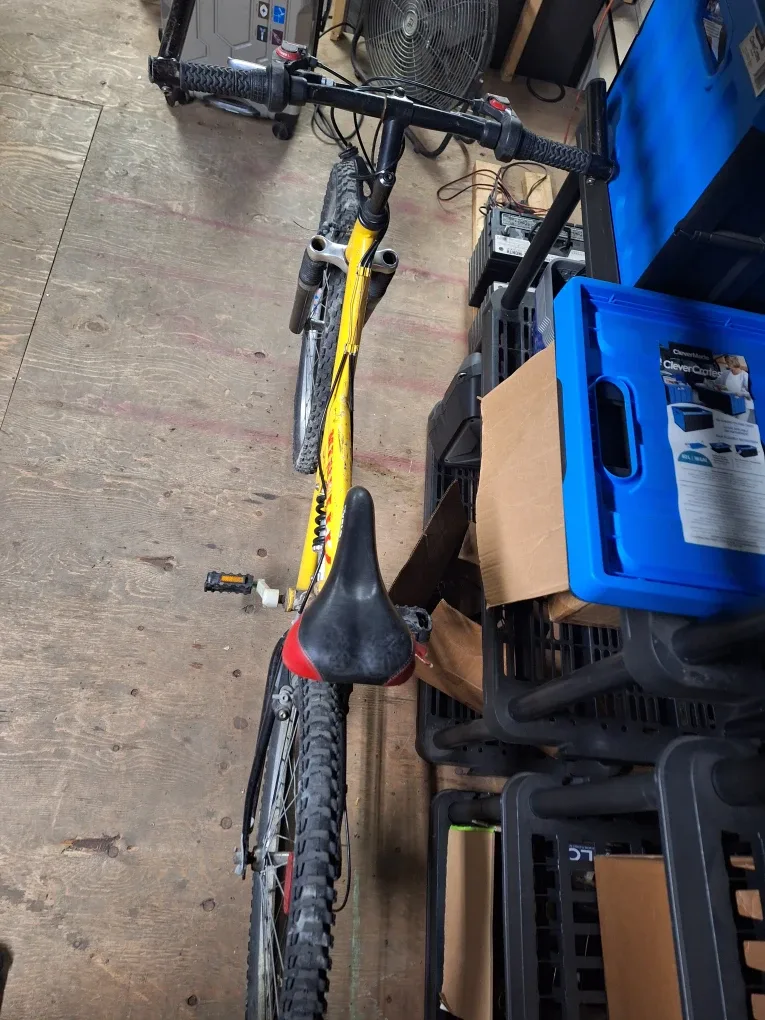 Minelli Yellow Mountain Bike image indicator(4)