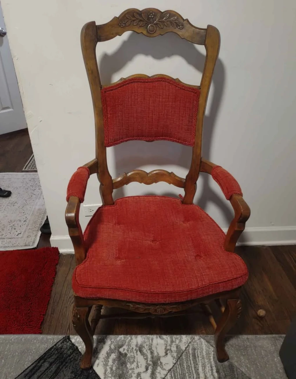 Red Upholstered Armchair 🥕 - photo 4