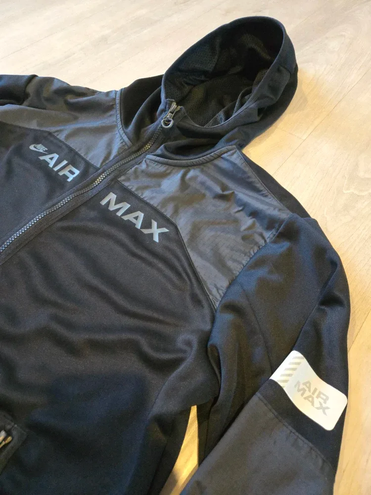 Nike Air Max Full-Zip Hoodie – Size M (Black) image indicator(2)