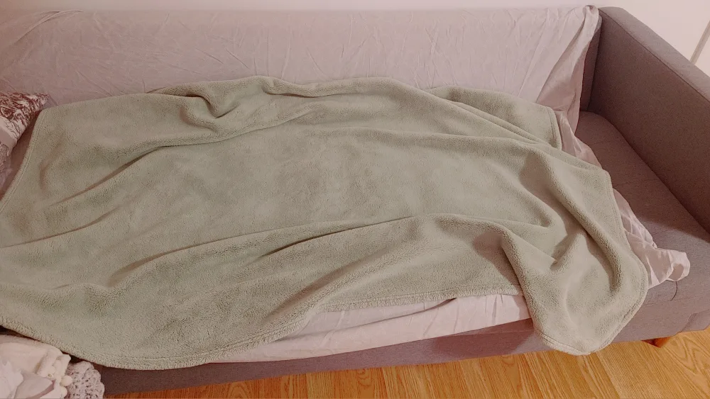 Cozy Throw Blanket - Light Green