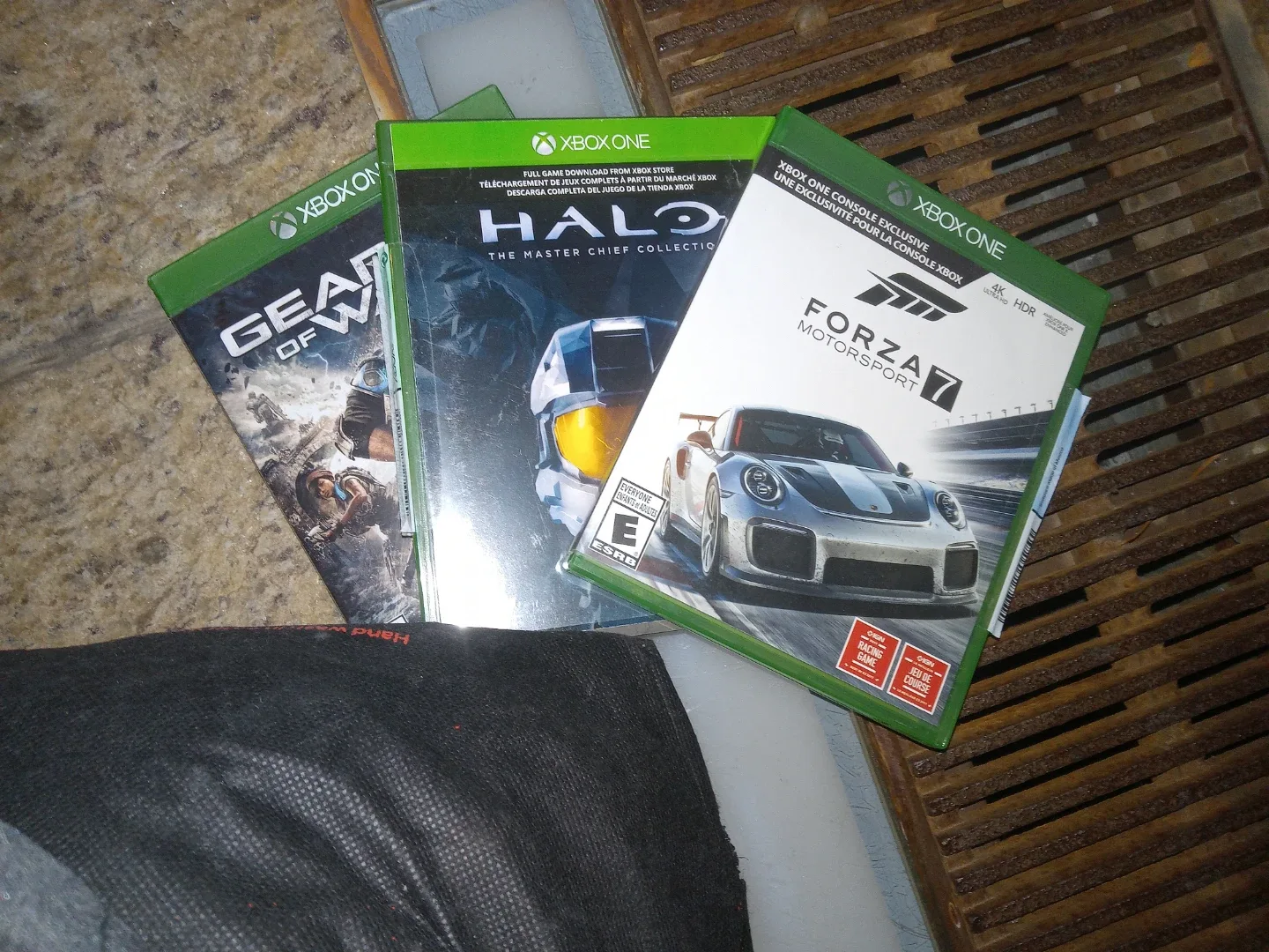 Xbox One S Console with Games & Controller image indicator(5)