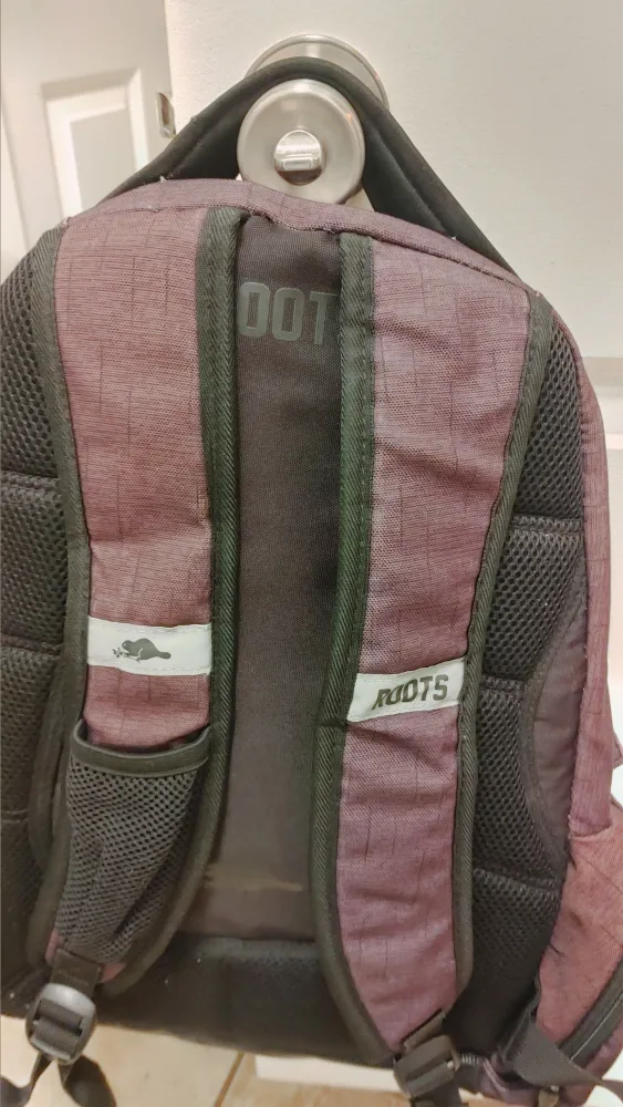 Roots Backpack image indicator(2)