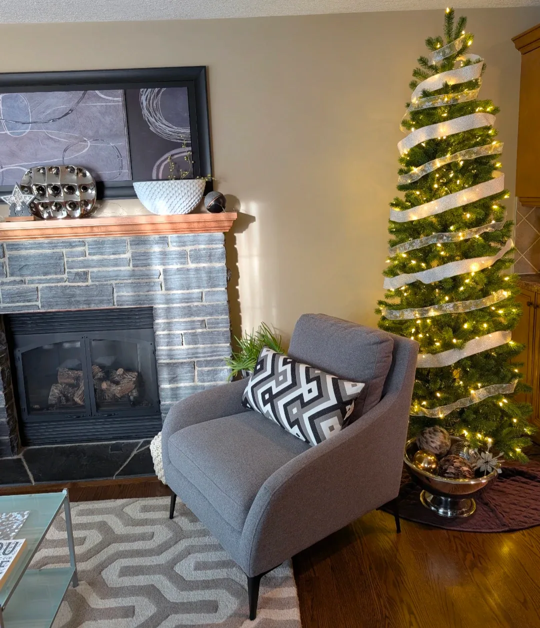 BEAUTIFUL 7.5 ft Pre-lit Douglas Fir Christmas Tree