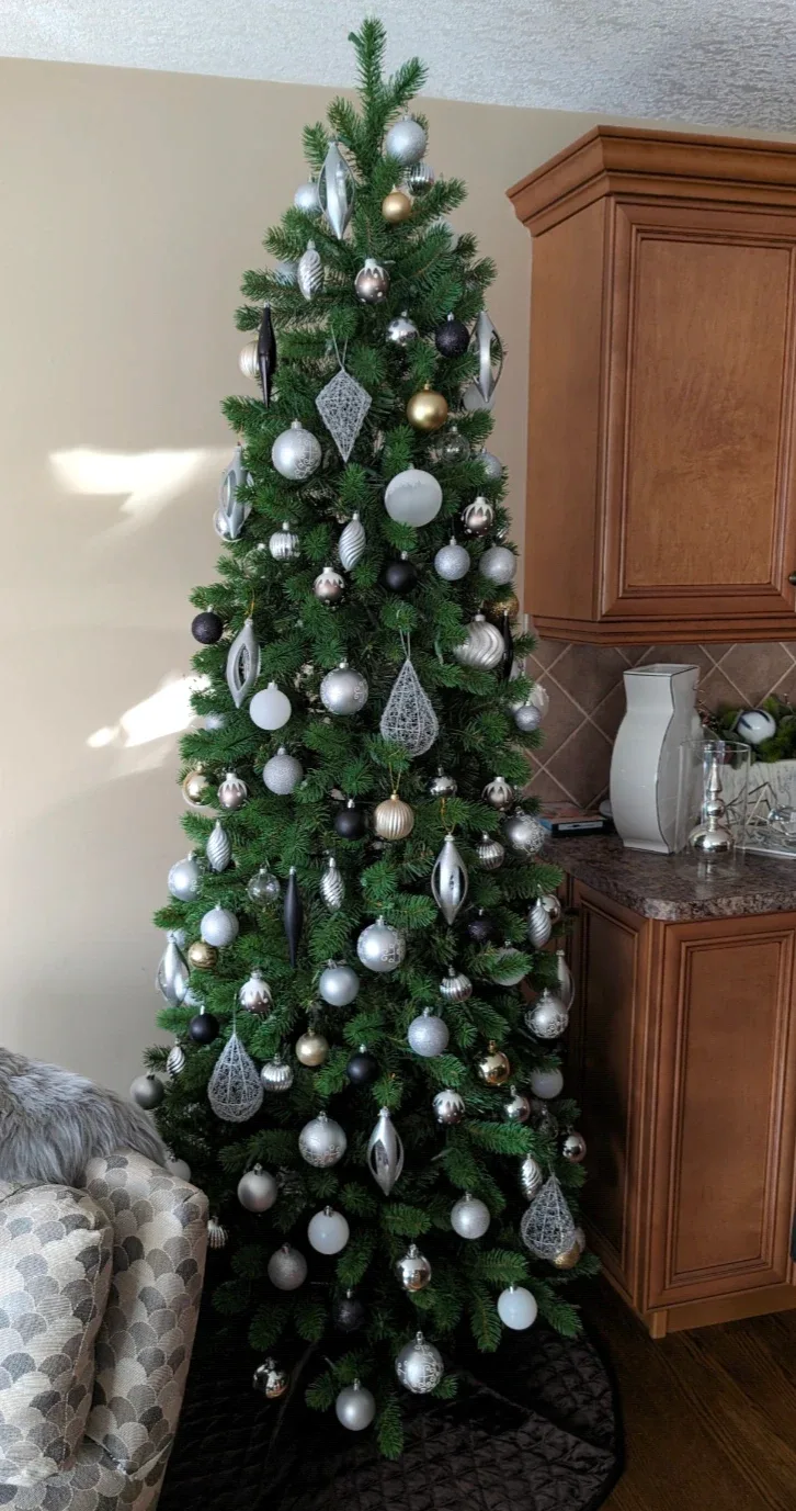 BEAUTIFUL 7.5 ft Pre-lit Douglas Fir Christmas Tree image indicator(2)