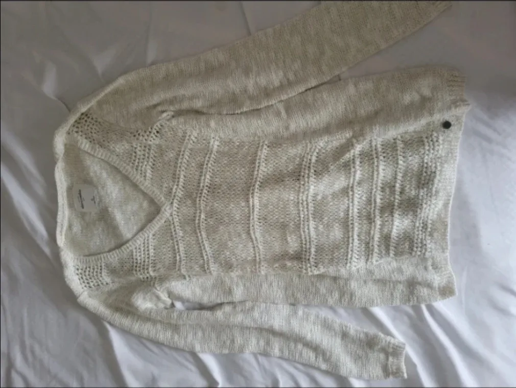 Abercrombie & Fitch Cream Knit Sweater thumbnail