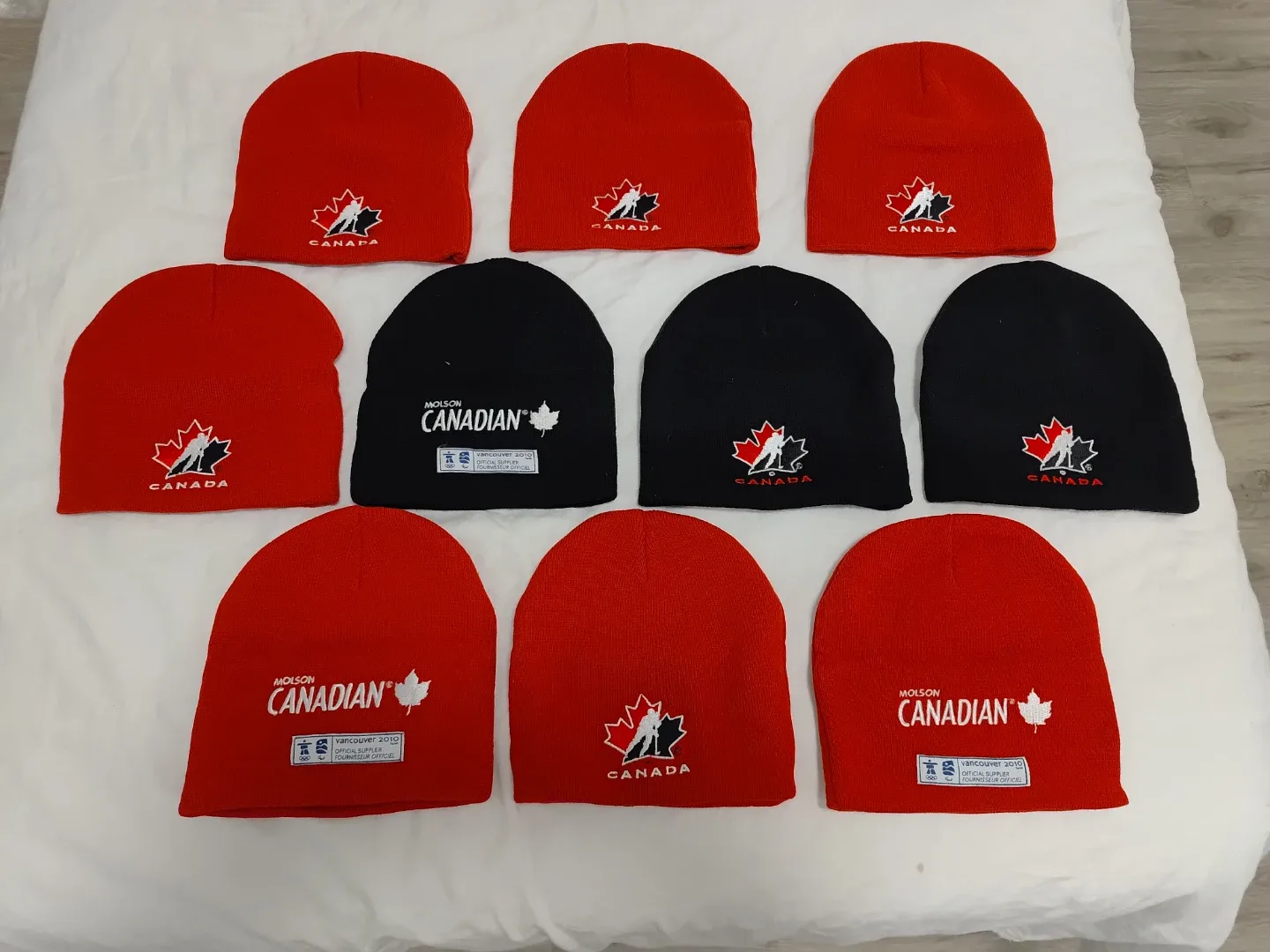 Canada winter hat thumbnail