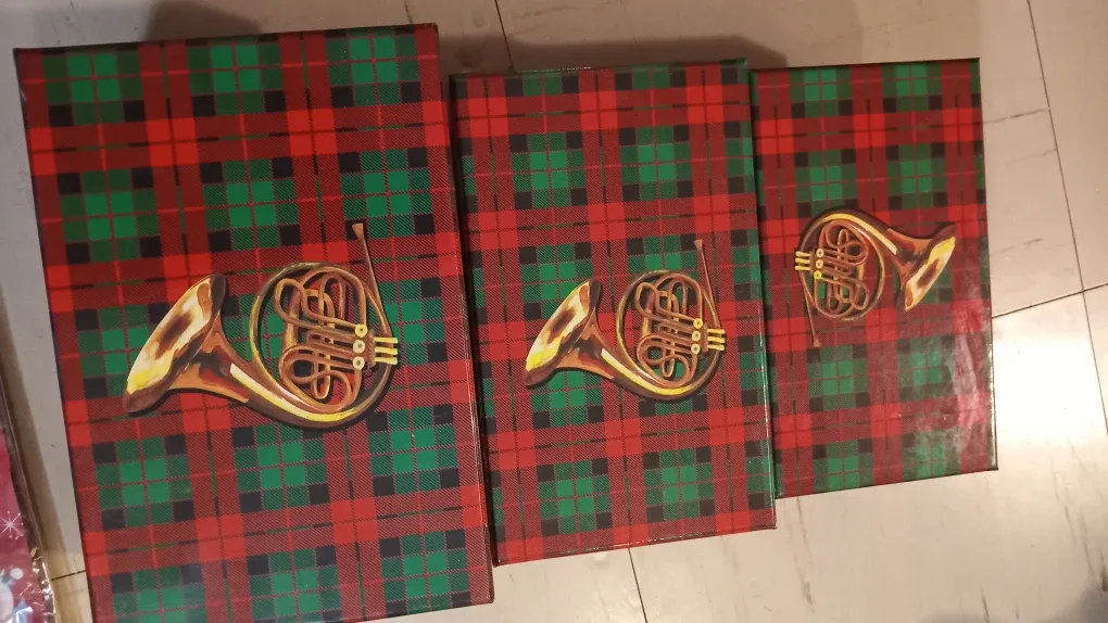 Set of 3 Christmas Horn Boxes image indicator(2)