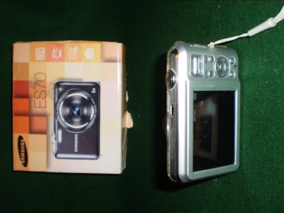 Samsung ES70 Digital Camera