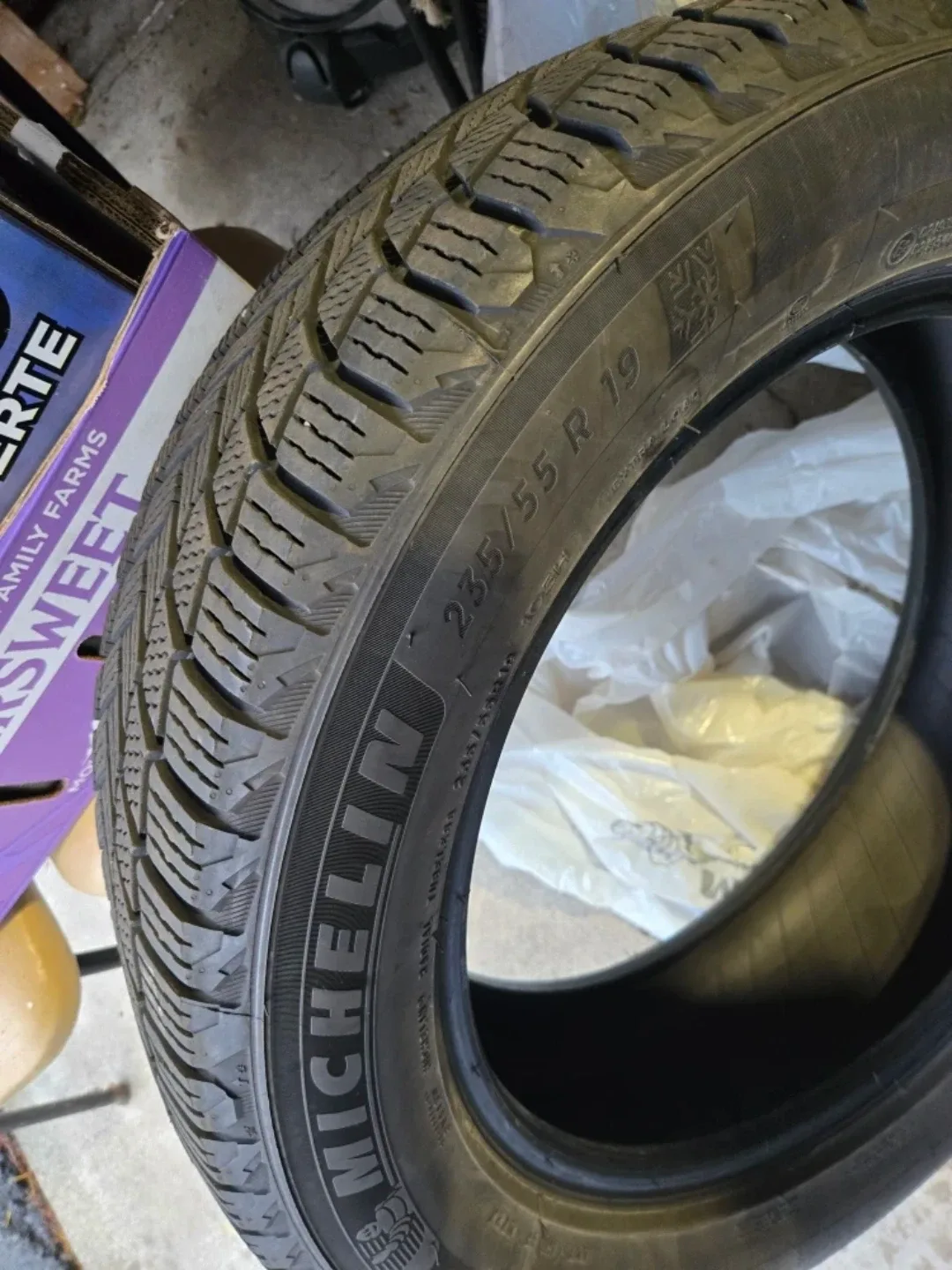 Michelin 235/55 R19 Tire image indicator(2)