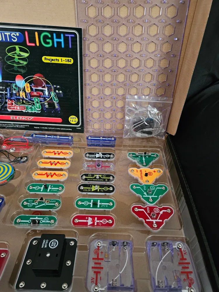 Snap Circuits Electronics Kit - "Lights" image indicator(4)