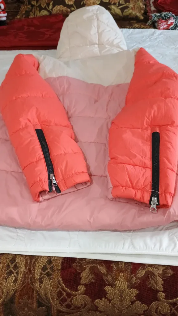 Winter jacket very warm and trendy in multiple colors image indicator(3)