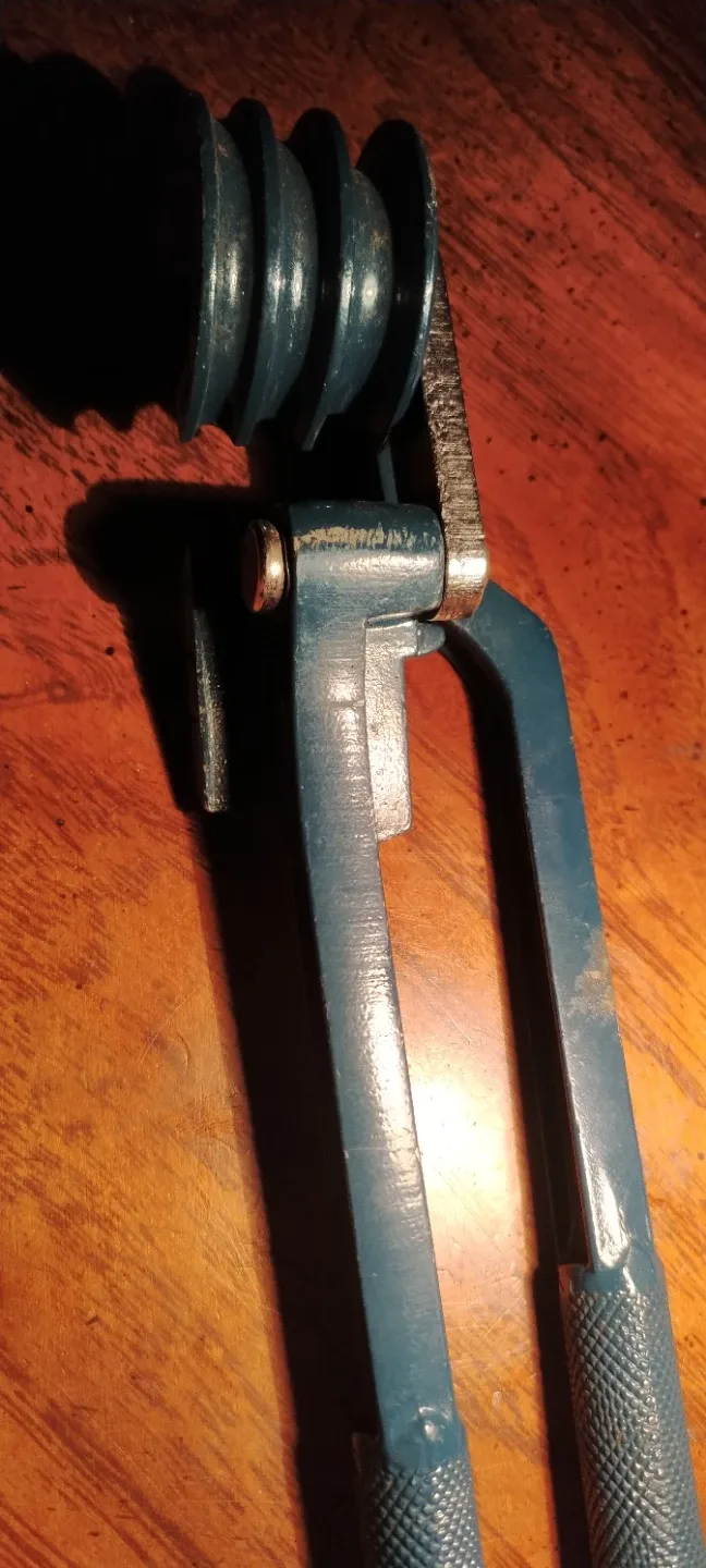 Mastercraft 3INT Tubing Bender, Size 1/4, 5/16, 3/8 image indicator(2)