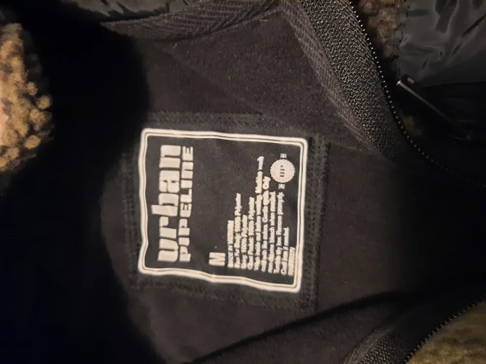 $10 Sale Boy's Fleece Jacket size M image indicator(2)