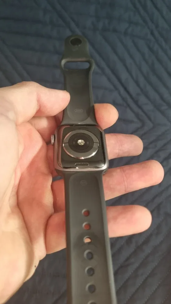 Apple Watch 4 with Band image indicator(2)