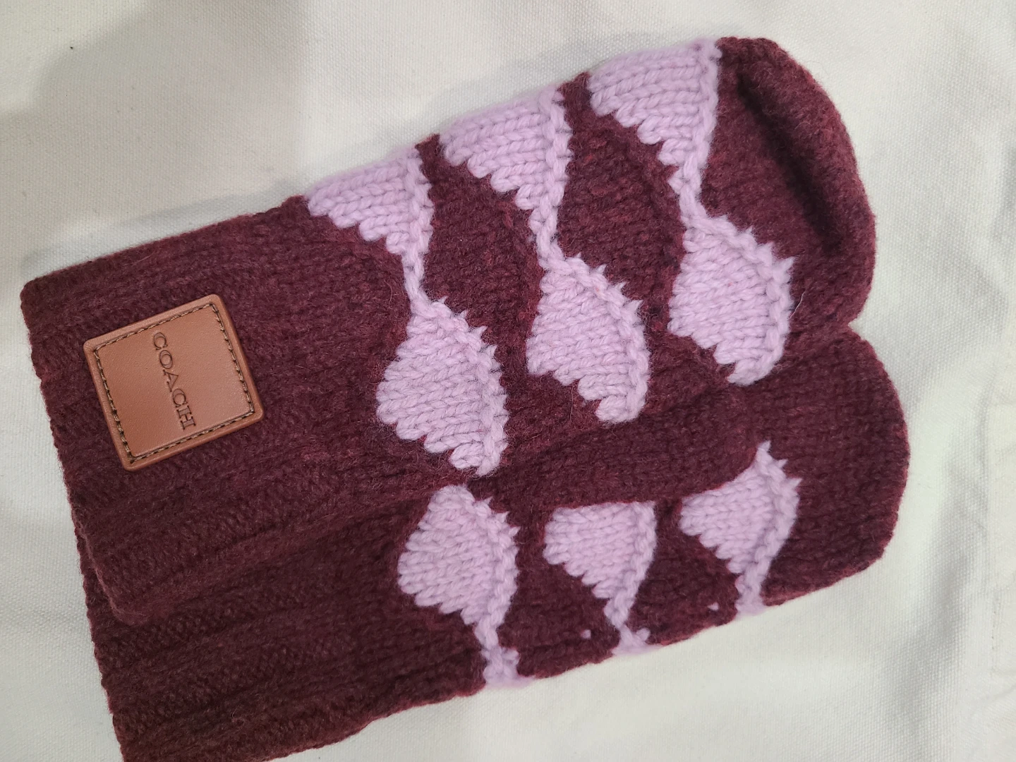 Coach CHK BOB STR MTN Oxblood/Pink Mittens