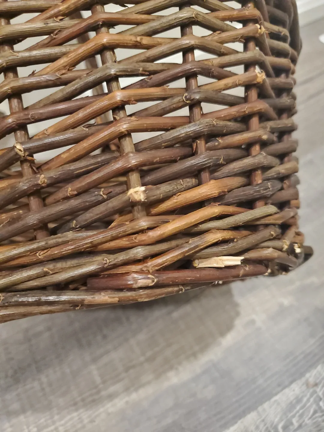 Sturdy wicker basket with handle image indicator(4)