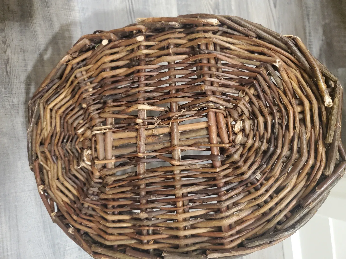 Sturdy wicker basket with handle image indicator(5)