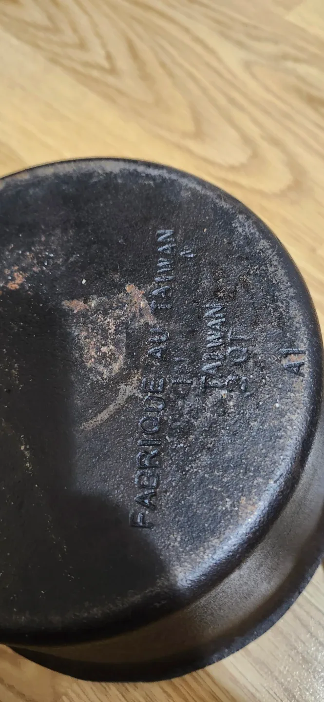 Cast Iron Saucepan with Lid image indicator(6)