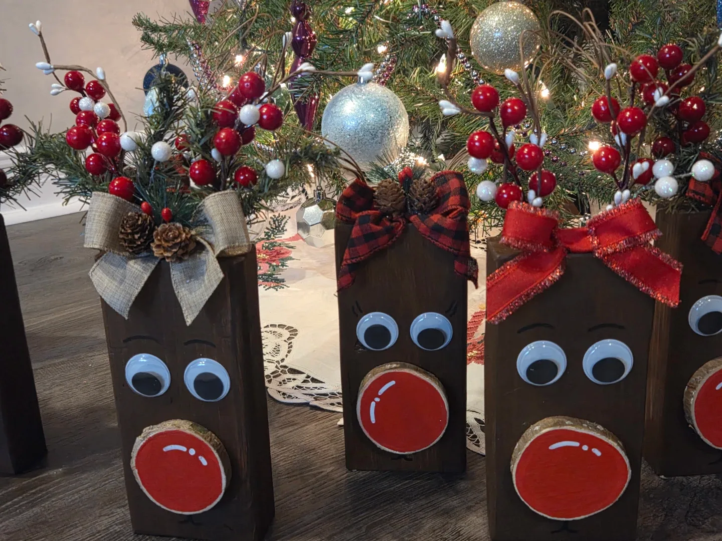 Wooden reindeer image indicator(2)