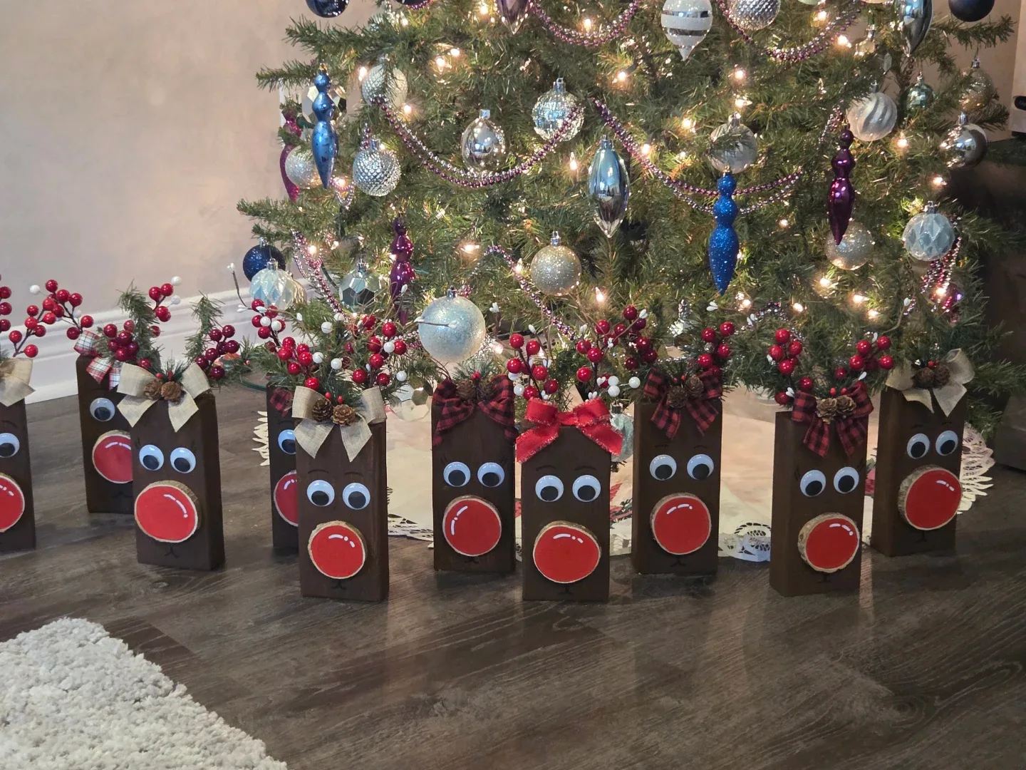 Wooden reindeer image indicator(3)