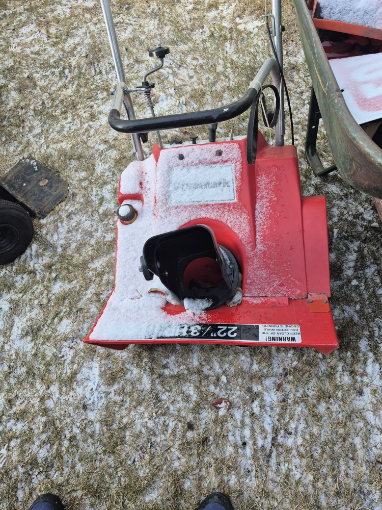 Yardworks 22" Snow Thrower - photo 5