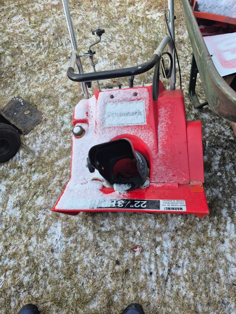 Yardworks 22" Snow Thrower image indicator(5)